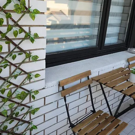 Charming 2 Bedroom In Heart Of *