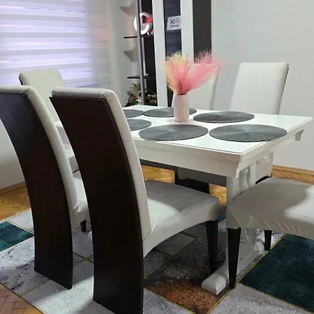 Charming 2 Bedroom In Heart Of Appartement *