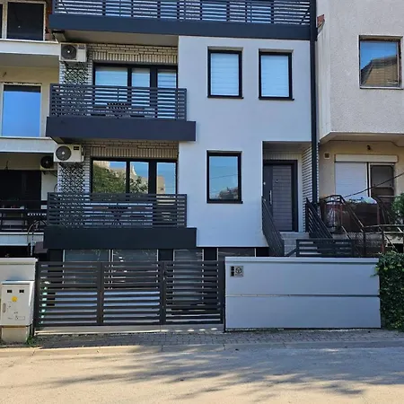 Charming 2 Bedroom In Heart Of
