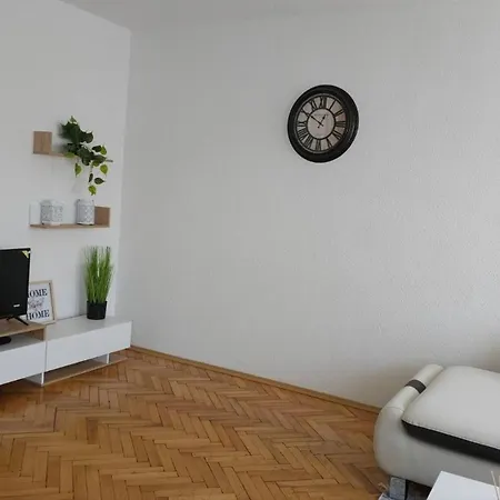 Charming 2 Bedroom In Heart Of Appartement *