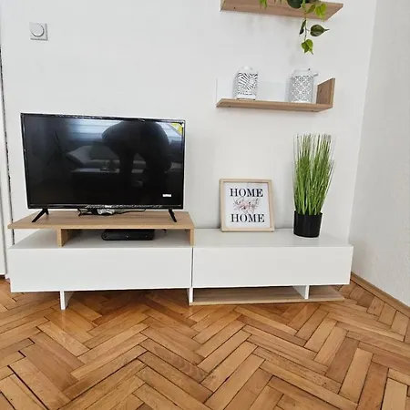 Charming 2 Bedroom In Heart Of Appartement