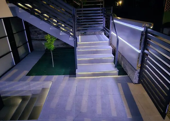 Charming 2 Bedroom In Heart Of Apartman