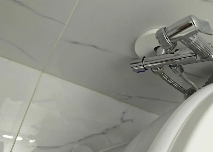 Charming 2 Bedroom In Heart Of Apartman *