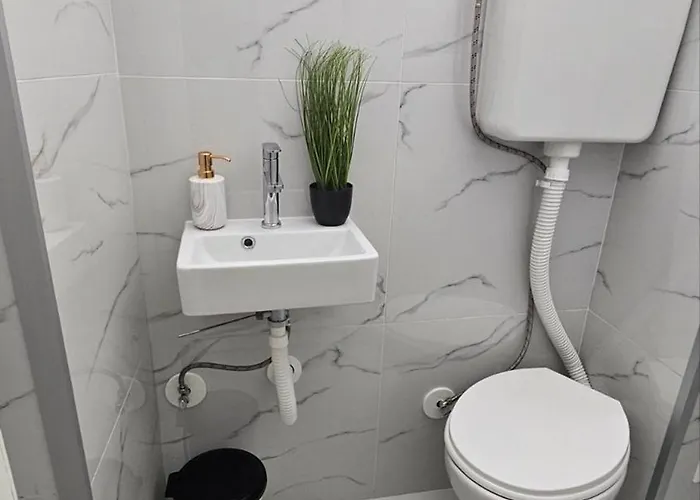 Charming 2 Bedroom In Heart Of Apartman