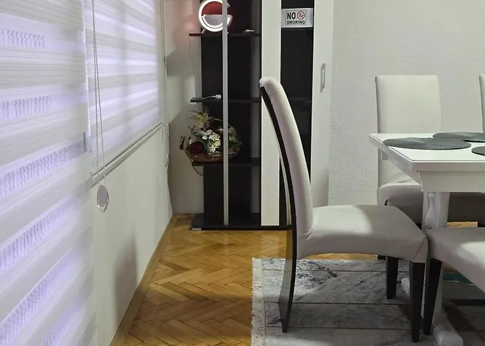 Charming 2 Bedroom In Heart Of Apartman