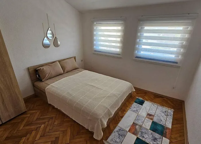 Apartman Charming 2 Bedroom In Heart Of