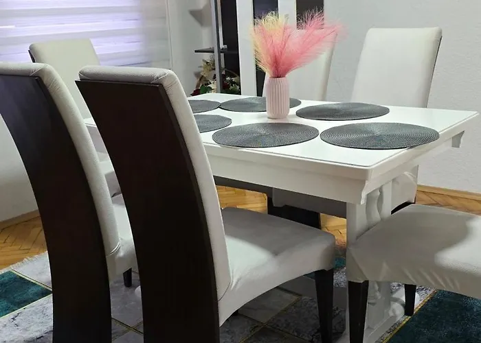 Charming 2 Bedroom In Heart Of Apartman *