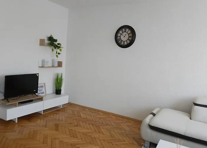 Charming 2 Bedroom In Heart Of Apartman *