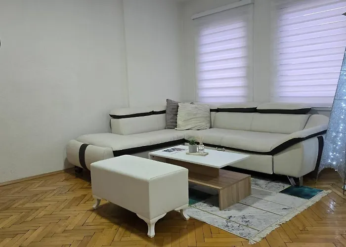 Charming 2 Bedroom In Heart Of Apartman Szkopje