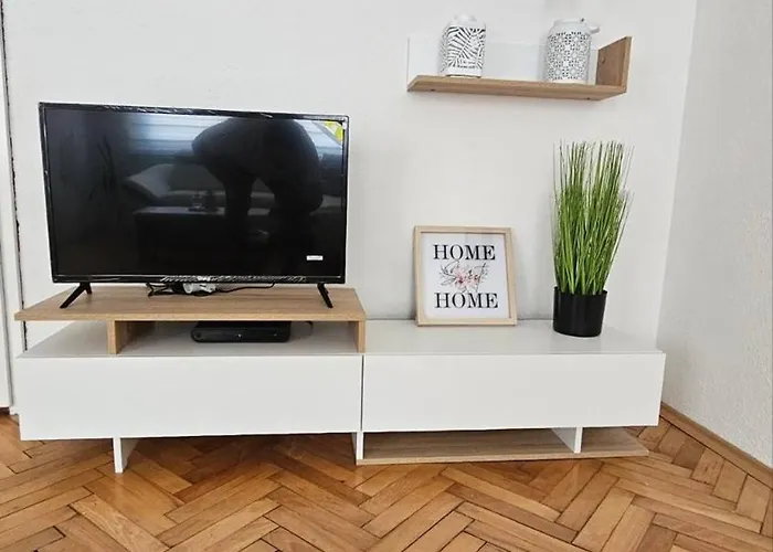 Charming 2 Bedroom In Heart Of Apartman