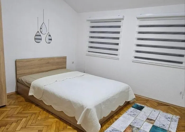 Apartman Charming 2 Bedroom In Heart Of Szkopje