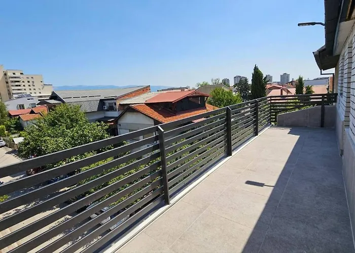 Charming 2 Bedroom In Heart Of Szkopje